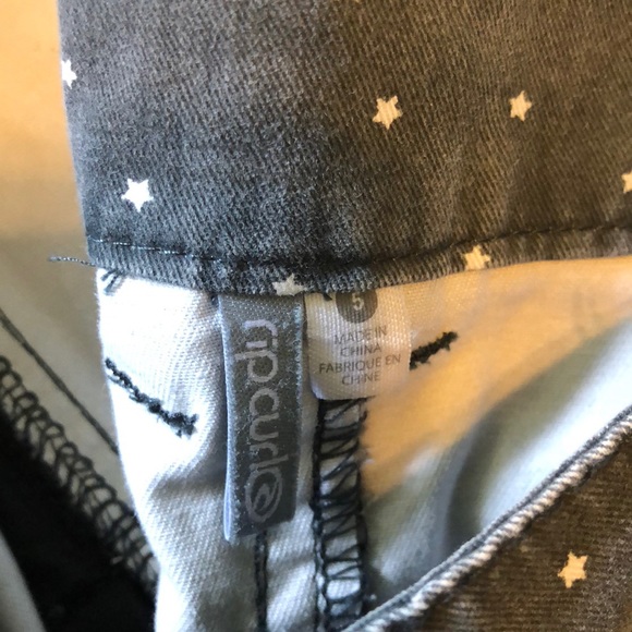 Rip curl size five patterned star shorts - Picture 3 of 3
